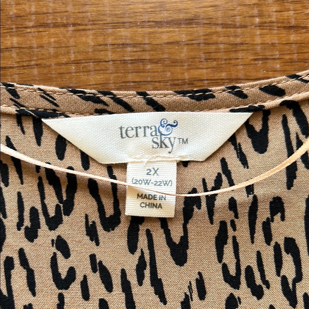 Terra & Sky Tan and Black Puff Sleeve Blouse - Picture 2 of 9